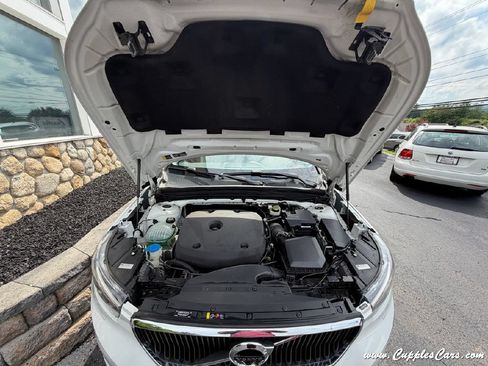 Used 2022 Volvo XC40 T5 Momentum w/ Premium Package AWD/4WD image 16