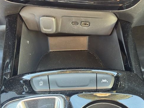 Used 2025 Chevrolet Trax LT w/ LT Convenience Package image 21