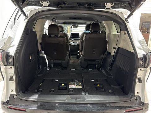 Used 2024 Toyota Sienna Platinum image 27