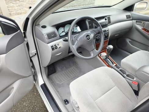 Used 2004 Toyota Corolla LE FWD image 9