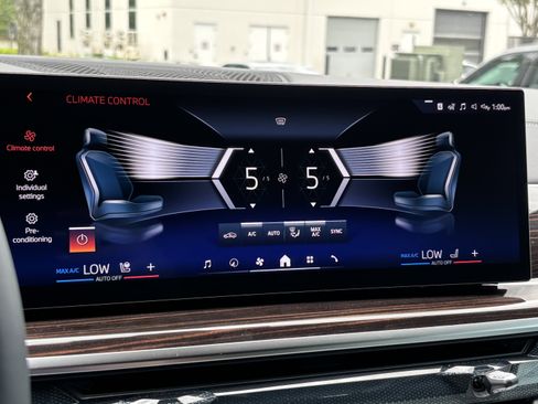 Used 2026 BMW X5 sDrive40i w/ M Sport Package image 32