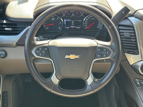 Used 2018 Chevrolet Suburban LT image 25