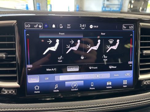 Used 2023 Chrysler Pacifica Touring-L FWD image 17