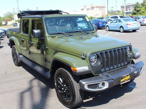Used 2021 Jeep Gladiator Sport image 4