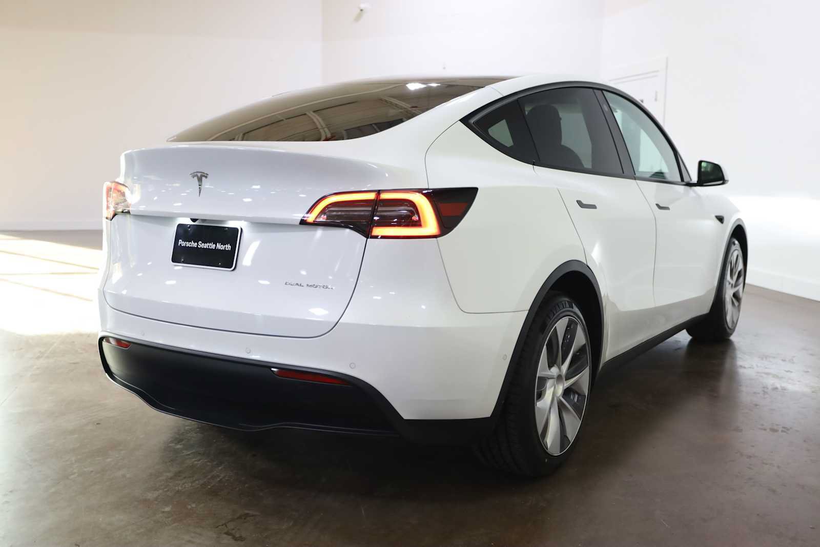 Used 2021 Tesla Model Y Long Range AWD/4WD image 7