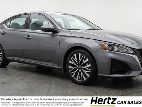 Used 2025 Nissan Altima 2.5 SV image 1
