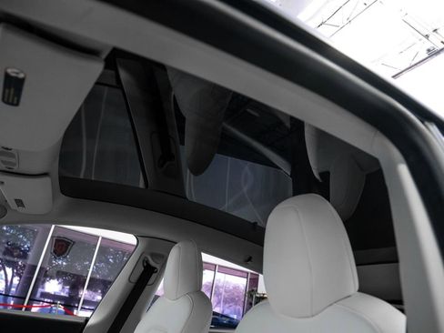 Used 2021 Tesla Model Y Long Range image 5