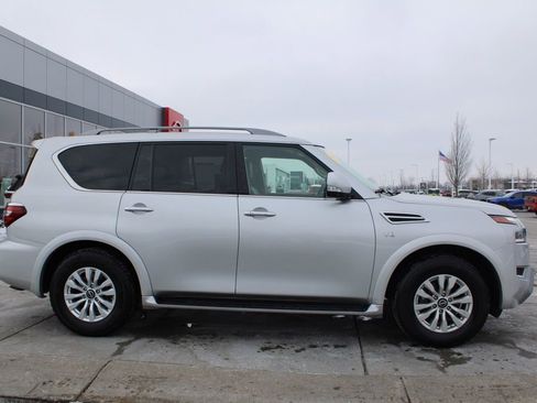 Used 2021 Nissan Armada SV image 6