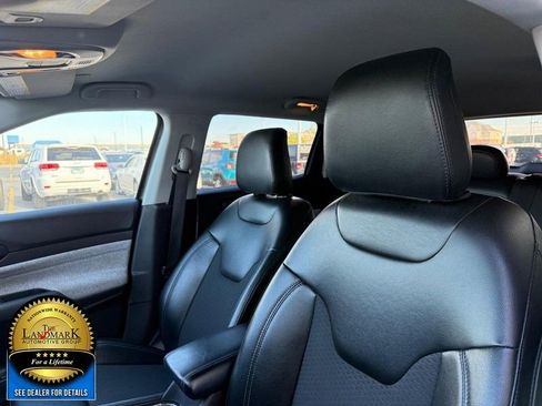 Used 2022 Jeep Compass Latitude image 9