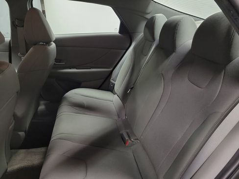 Used 2023 Hyundai Elantra SE image 20