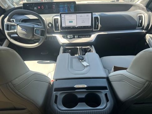 New 2026 Ford Expedition Active image 12