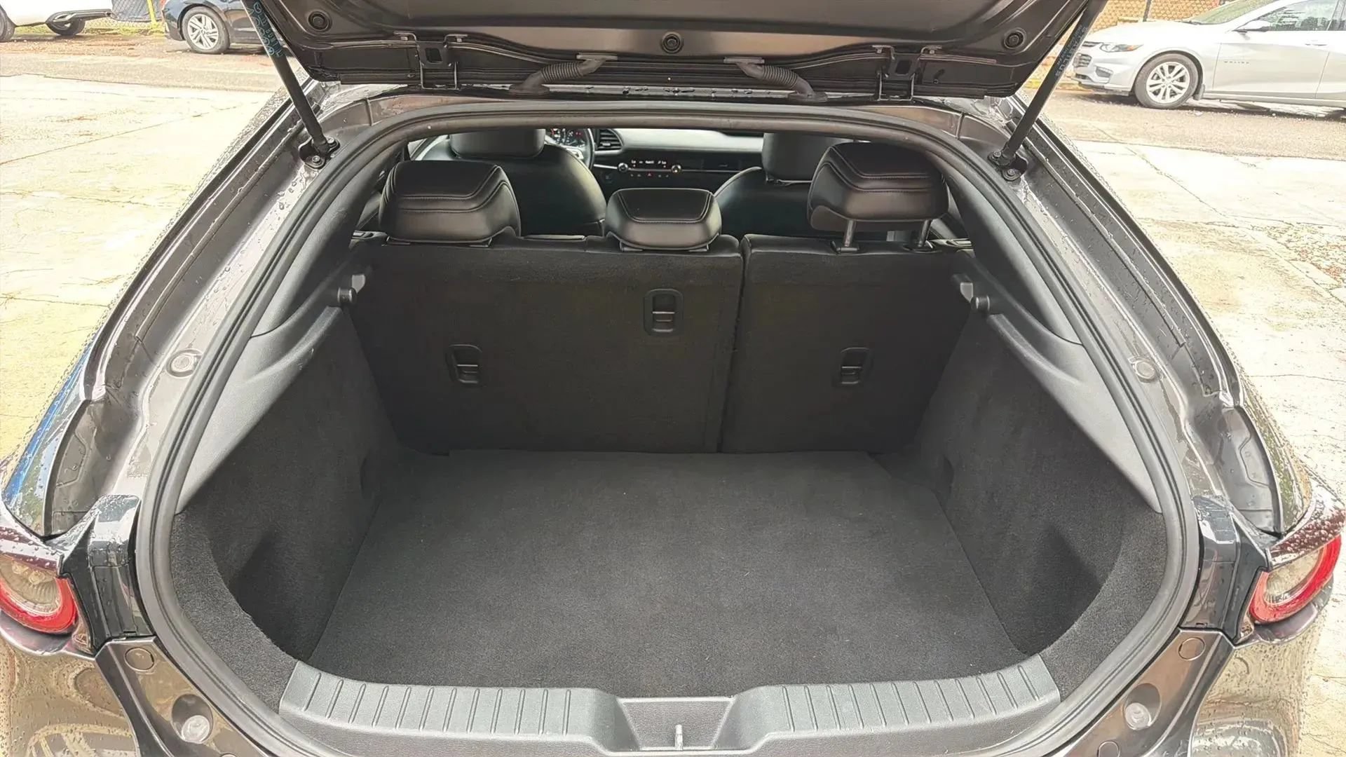 Used 2019 MAZDA MAZDA3 Hatchback w/ Premium Package FWD image 6