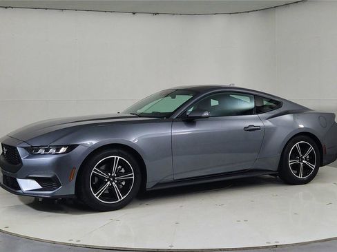 Used 2024 Ford Mustang Coupe image 3