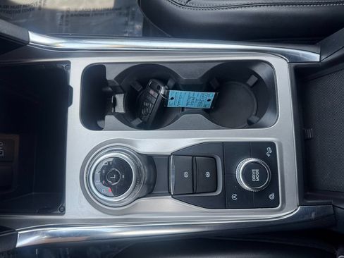 Used 2021 Ford Explorer XLT w/ Equipment Group 202A AWD/4WD image 25