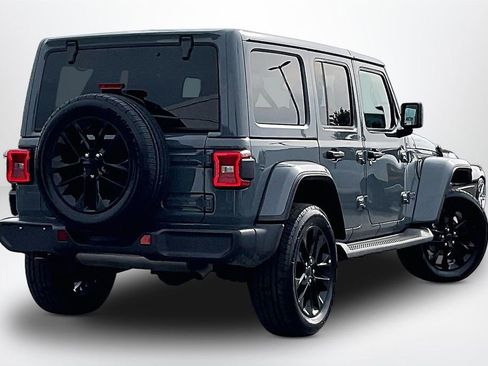Used 2025 Jeep Wrangler Unlimited Sahara AWD/4WD image 6