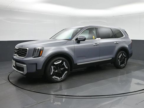 Used 2023 Kia Telluride S w/ S Sunroof Package FWD image 3