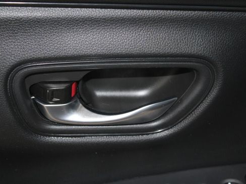 Used 2025 Honda HR-V LX image 8