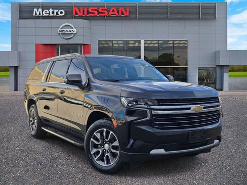 Used 2021 Chevrolet Suburban LT w/ LT Signature Package image 1