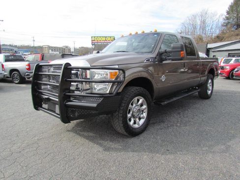 Used 2016 Ford F250 Lariat w/ FX4 Off-Road Package image 3