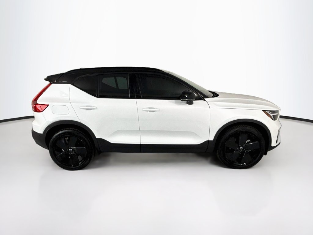 Used 2026 Volvo XC40 B5 Ultra w/ Climate Package AWD/4WD image 4