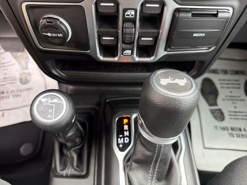 Used 2026 Jeep Wrangler Unlimited Sport AWD/4WD image 24