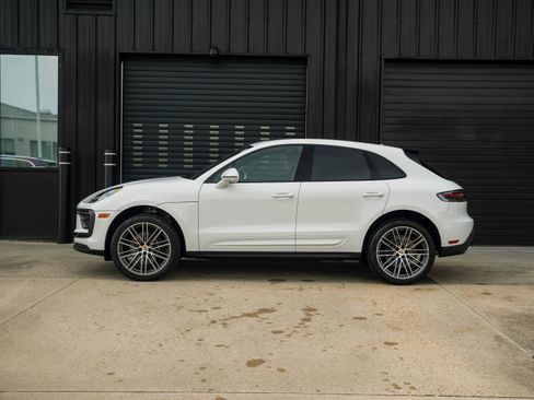 New 2025 Porsche Macan image 10