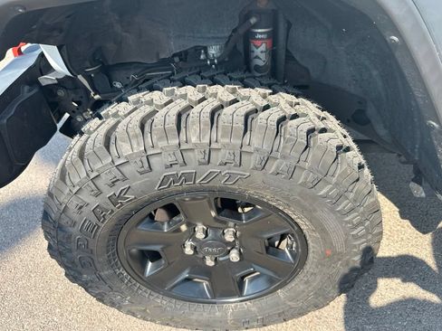Used 2021 Jeep Gladiator Mojave w/ Cold Weather Group AWD/4WD image 9
