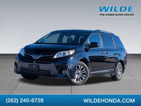 Used 2018 Toyota Sienna XLE w/ XLE Navigation Package image 1