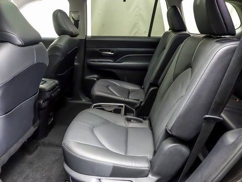 Used 2025 Toyota Grand Highlander AWD image 8