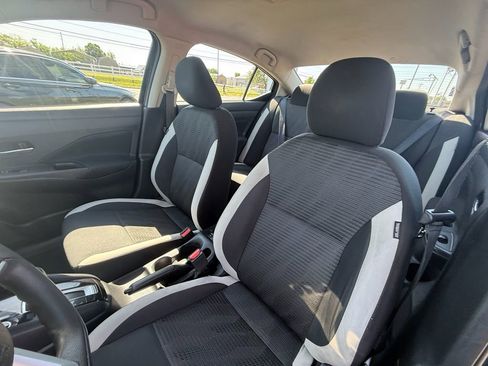 Used 2021 Nissan Versa SV image 12