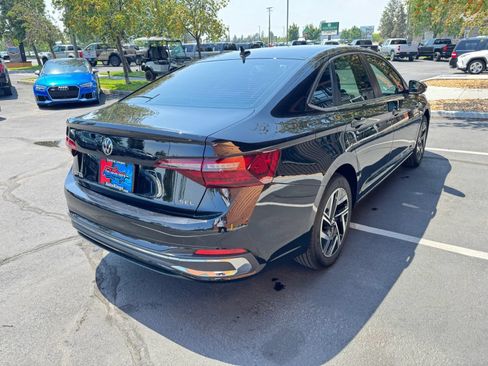Used 2022 Volkswagen Jetta SEL FWD image 5