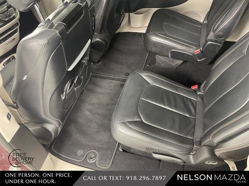 Used 2019 Chrysler Pacifica Touring-L Plus image 30