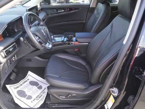 Used 2022 Lincoln Nautilus Reserve image 9