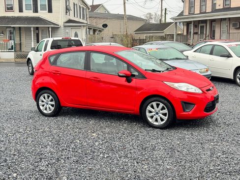 Used 2013 Ford Fiesta SE FWD image 4