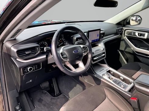 Used 2023 Ford Explorer XLT AWD/4WD image 14