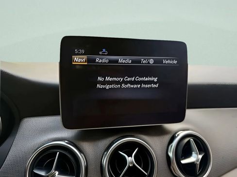 Used 2019 Mercedes-Benz GLA 250 4MATIC image 46