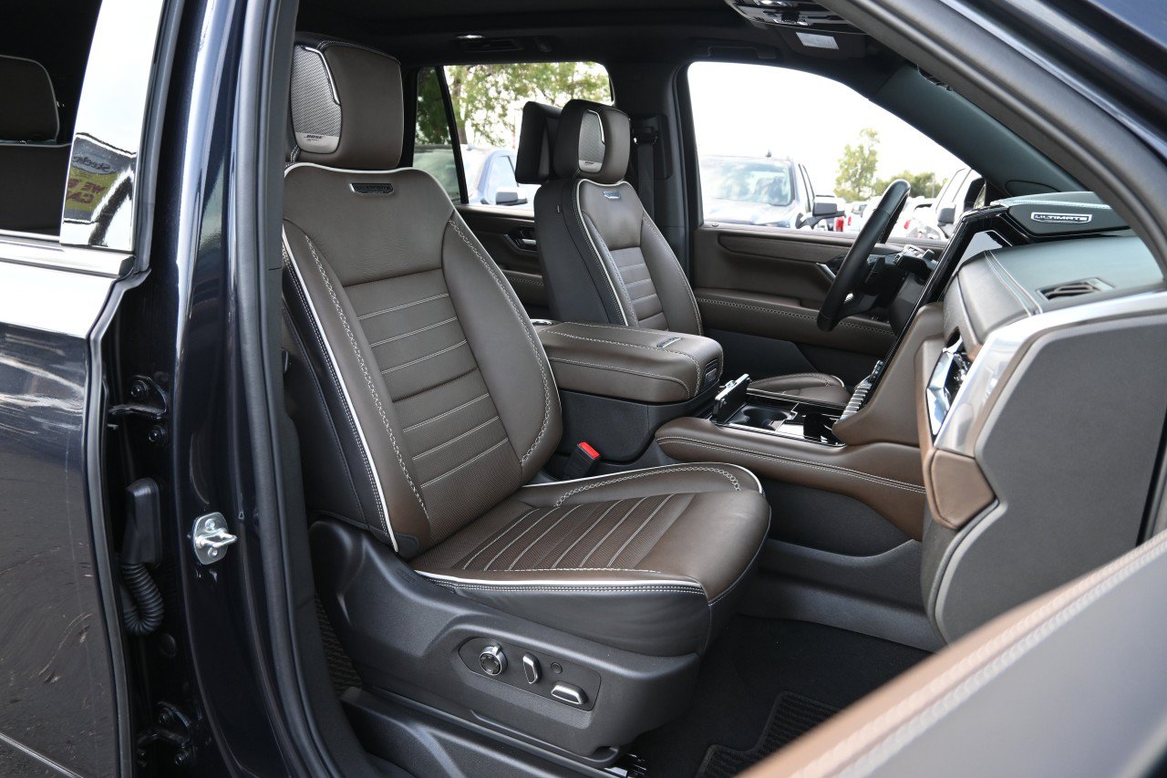 Certified 2025 GMC Yukon Denali Ultimate AWD/4WD image 27