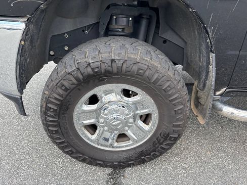 Used 2024 RAM 2500 Tradesman w/ Chrome Appearance Group AWD/4WD image 9