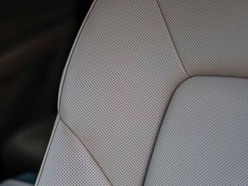 Used 2024 Porsche Cayenne image 26