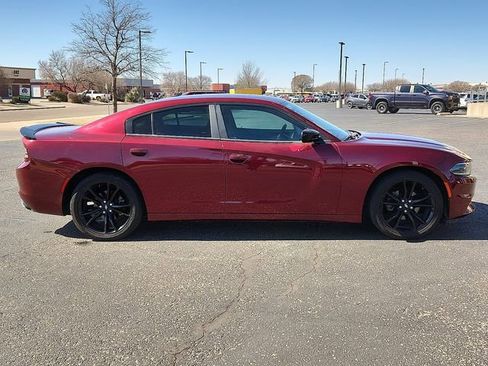 Used 2018 Dodge Charger SXT w/ Blacktop Package image 5