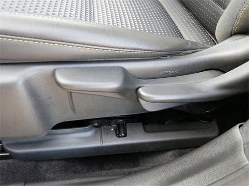 Used 2024 Chevrolet Trax LT w/ Sunroof Package image 15