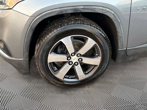 Used 2018 Chevrolet Traverse LT FWD image 35