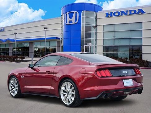 Used 2017 Ford Mustang GT Premium image 4