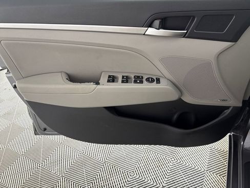 Used 2019 Hyundai Elantra Limited w/ Cargo Package image 10