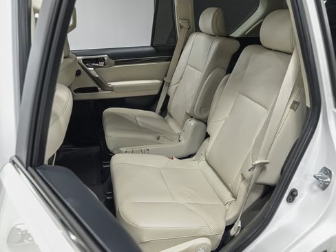 Used 2021 Lexus GX 460 Luxury w/ Sport Design Package AWD/4WD image 29