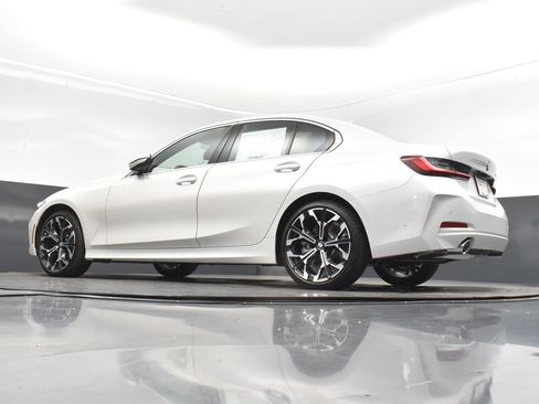 Certified 2025 BMW 330i Sedan w/ Premium Package image 40