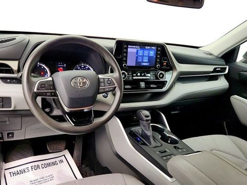 Used 2020 Toyota Highlander L AWD/4WD image 12