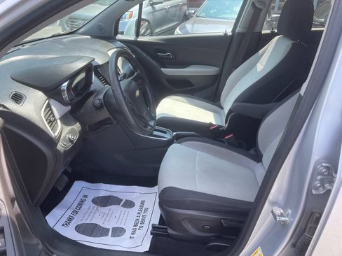 Used 2020 Chevrolet Trax LS w/ Tint and Cruise Package FWD image 14
