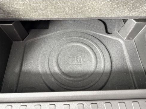 Used 2020 Chevrolet Equinox LS FWD image 36