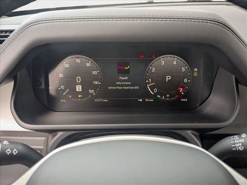 Used 2025 Land Rover Defender 110 S image 11